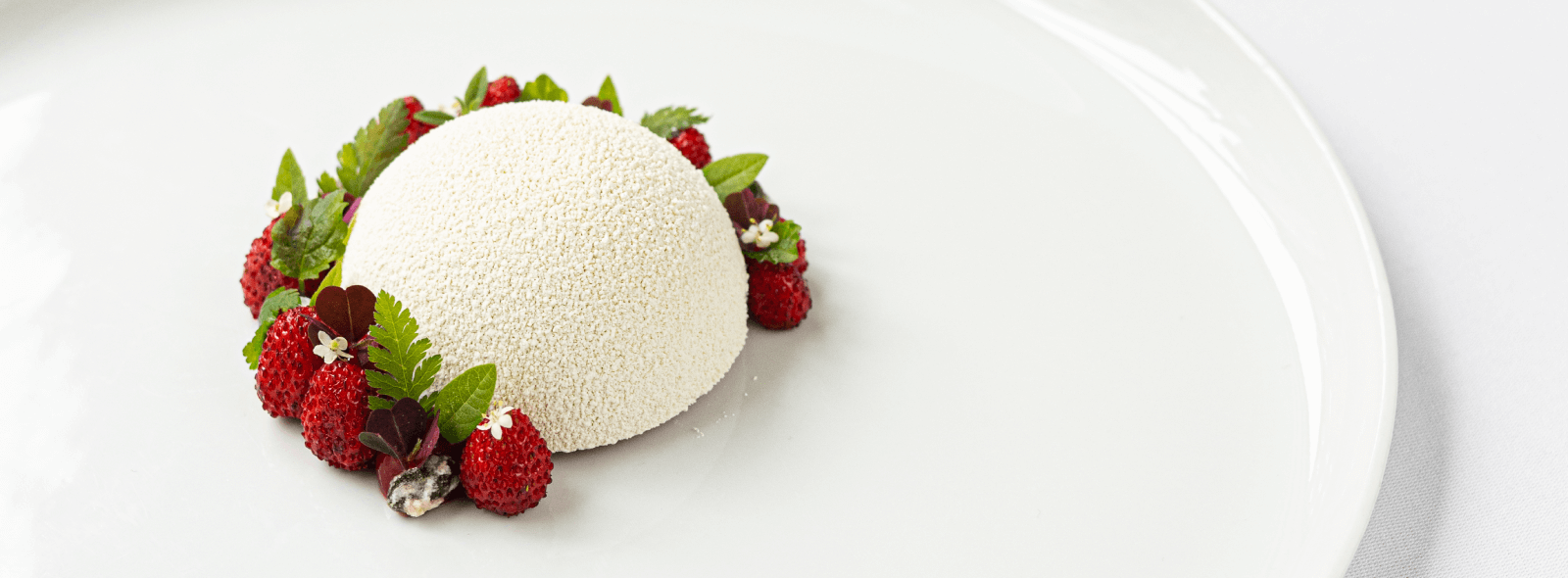 GRR RGR MAY 2024 FOOD STRAWBERRY PISTACHIO PARFAIT11 mpxq21.280624.web