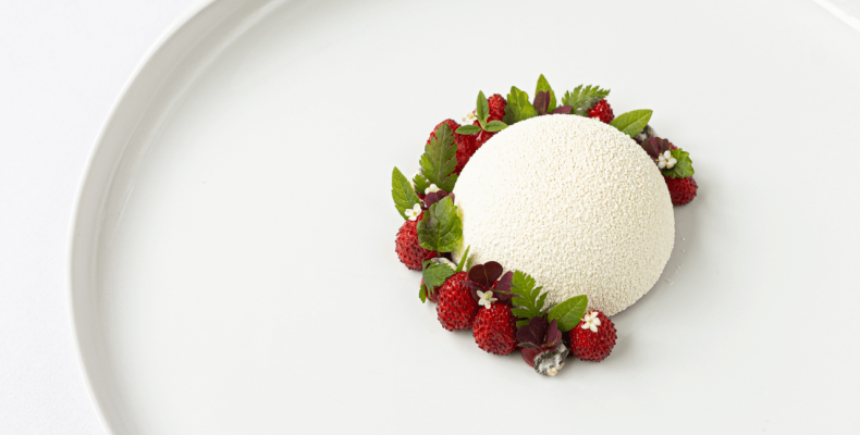 GRR RGR MAY 2024 FOOD STRAWBERRY PISTACHIO PARFAIT x8kp1u.040724KR